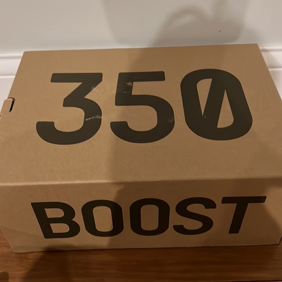 Yeezy boost 350 V2 made by Adidas size 9 - Picture 4 of 6